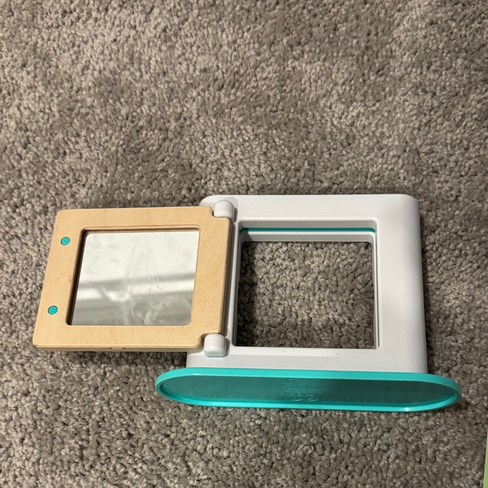 Lovevery Emotion Match Mirror & Card Set - Picture 6 of 9